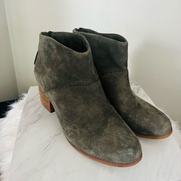 TOMS Leila Suede Block Heel Bootie, Fall Ankle Boot, Gray/Sage, Size 9.5, - Picture 16 of 16